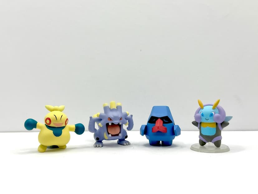 Makuhita — Makuhita, Exploud, Nosepass & Ilumise tamaño “Tomy “