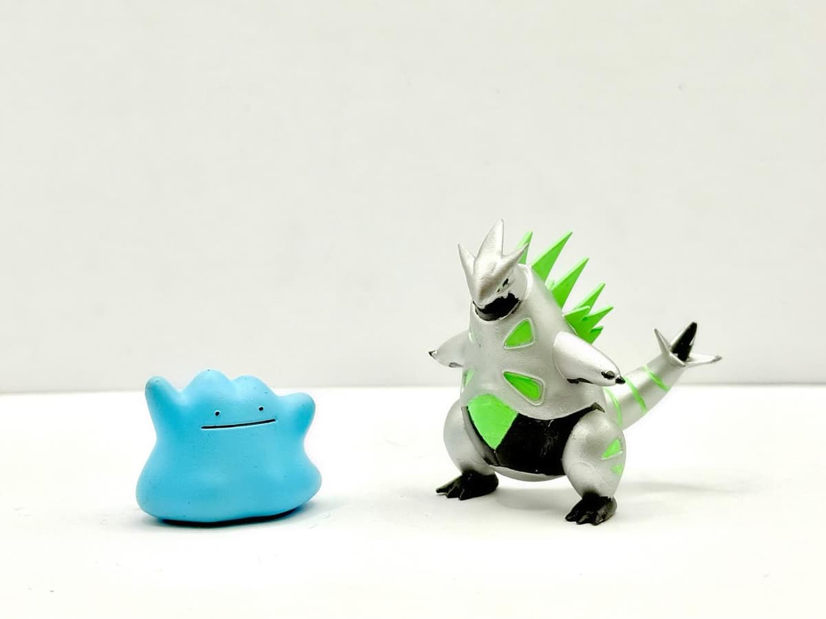 Ditto Shiny Ditto $ Shiny Iron Thorns tamaño tipo “Tomy”