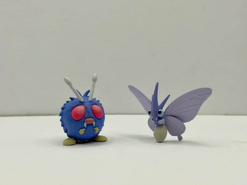 Venomoth — Línea Venomoth tamaño tipo “Tomy “