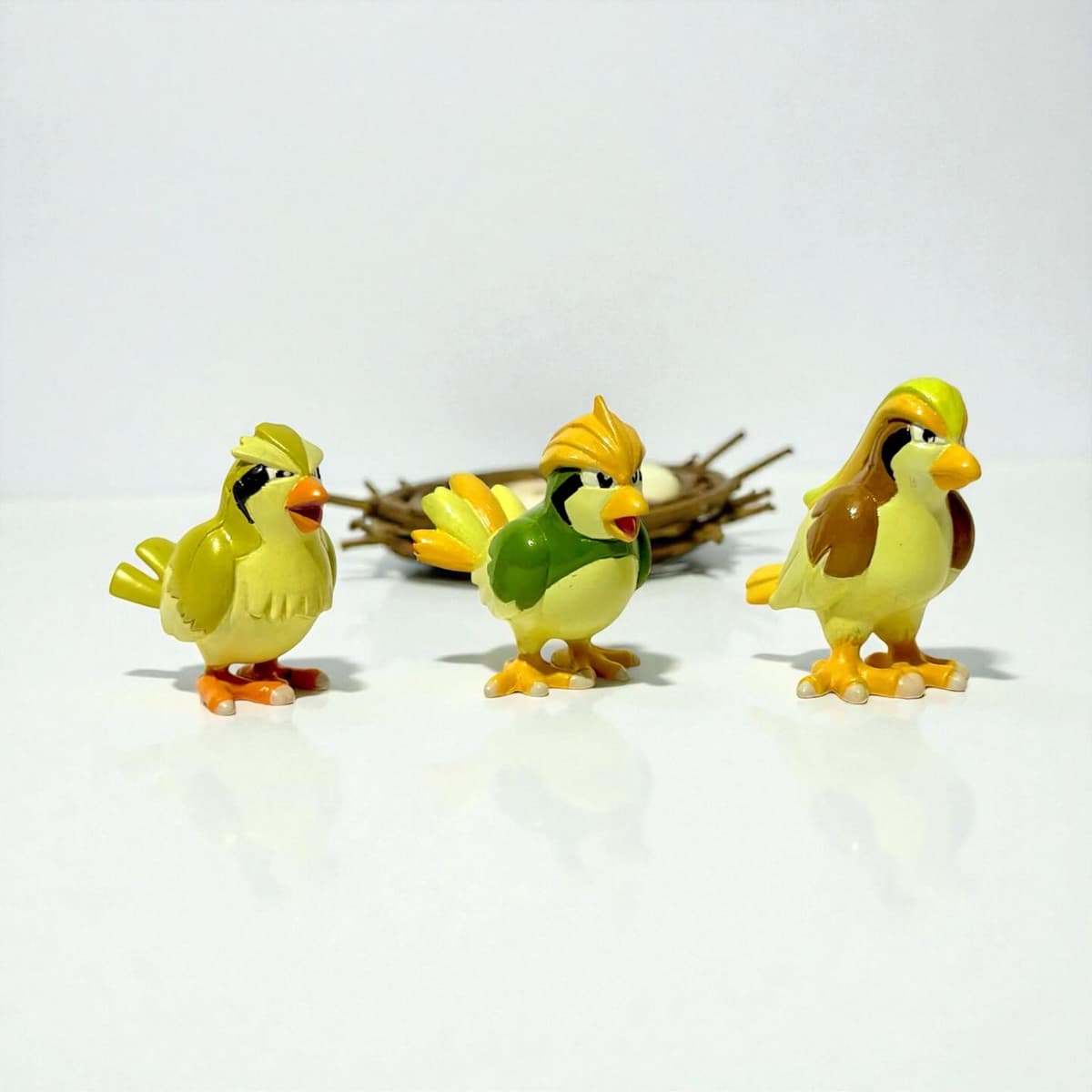 Pidgeot Repintado Línea Evolutiva Pidgeot de la marca “Takara Tomy “