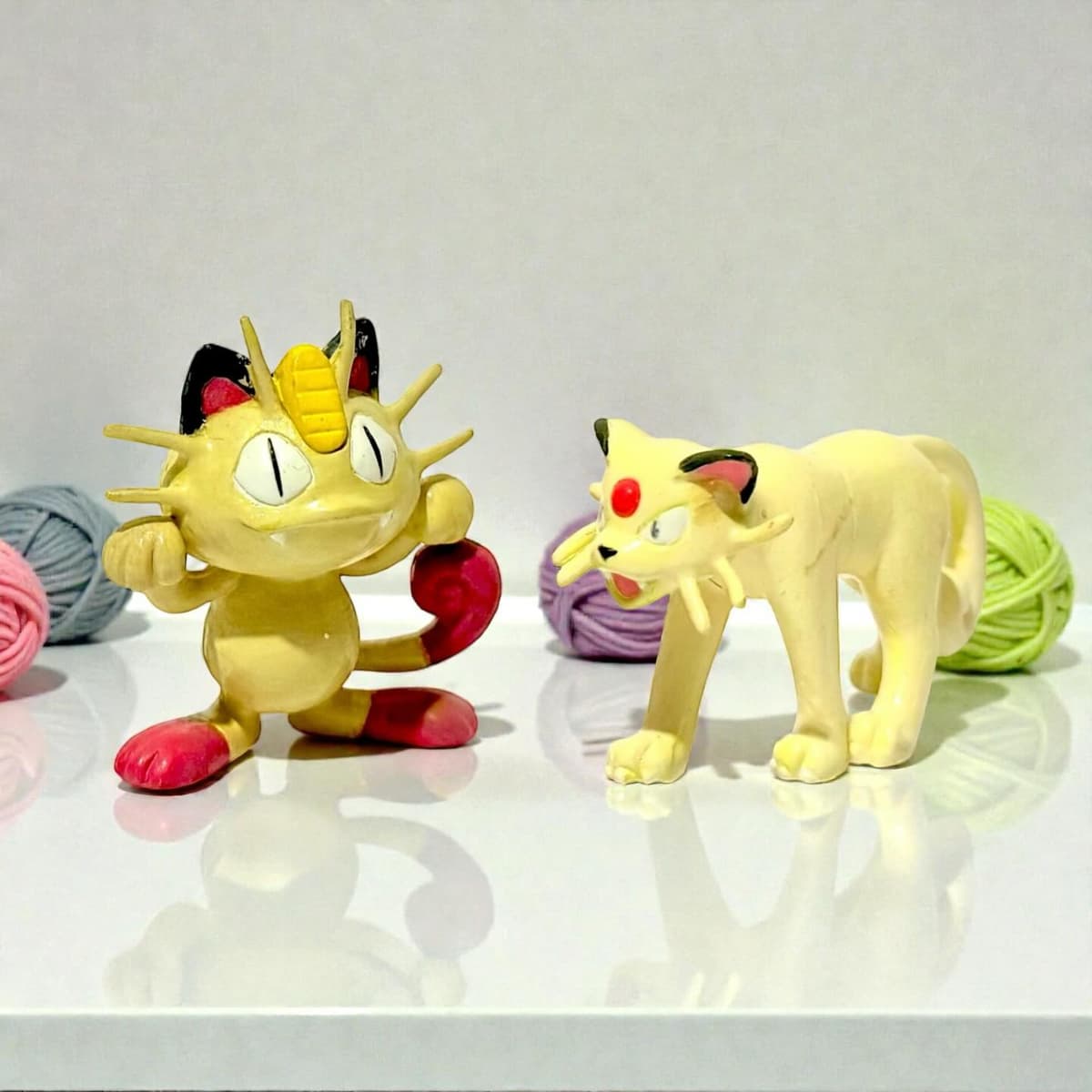 Persian Repintado en Shiny de línea evolutiva Persian de “Takara Tomy “