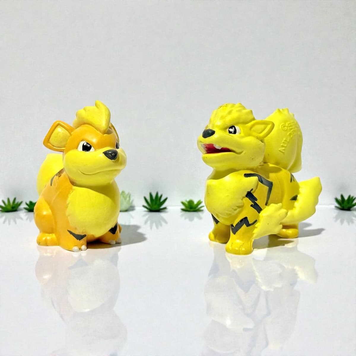 Arcanine Repintado de su versión shiny de la línea evolutiva Arcanine de “Takara Tomy”