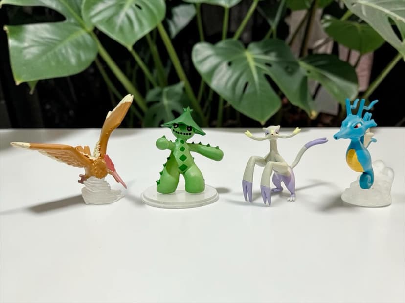 Fearow — Fearow, Cacturne, Mienshao & Kingdra tamaño tipo “Tomy “