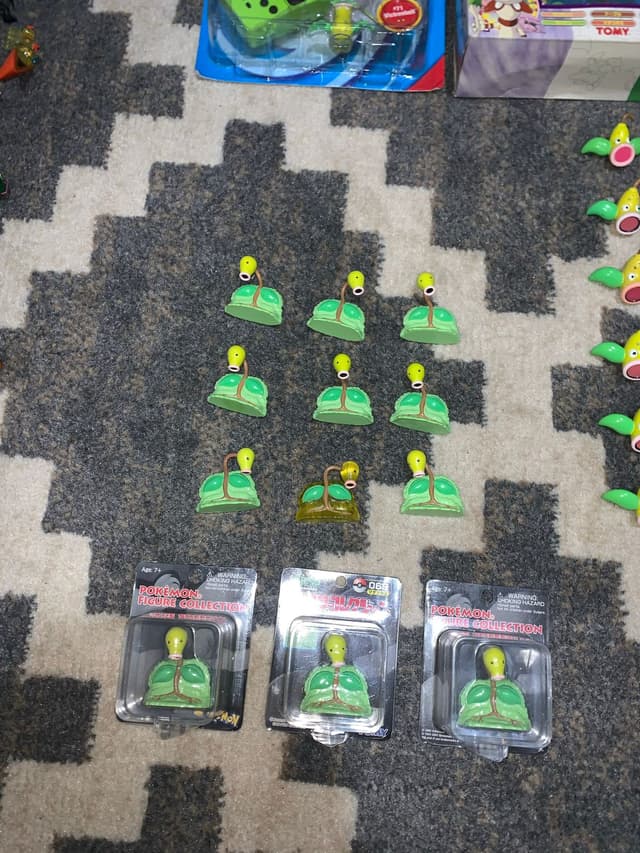 Bellsprout · Monster Collection / Figure Collection · one clear-yellow variant