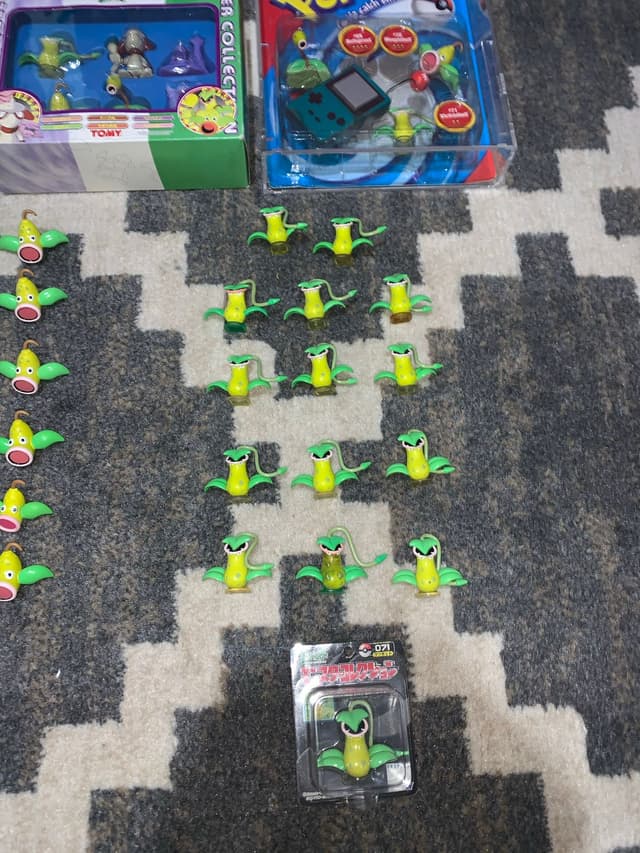 Victreebel, Weepinbell · Monster Collection · one translucent Victreebel variant