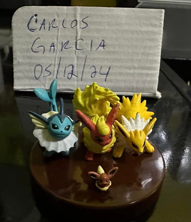 Eevee, Vaporeon, Flareon, Jolteon · Zukan 1/40