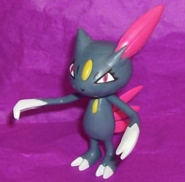 Sneasel Series Seven · Basic Figure W7