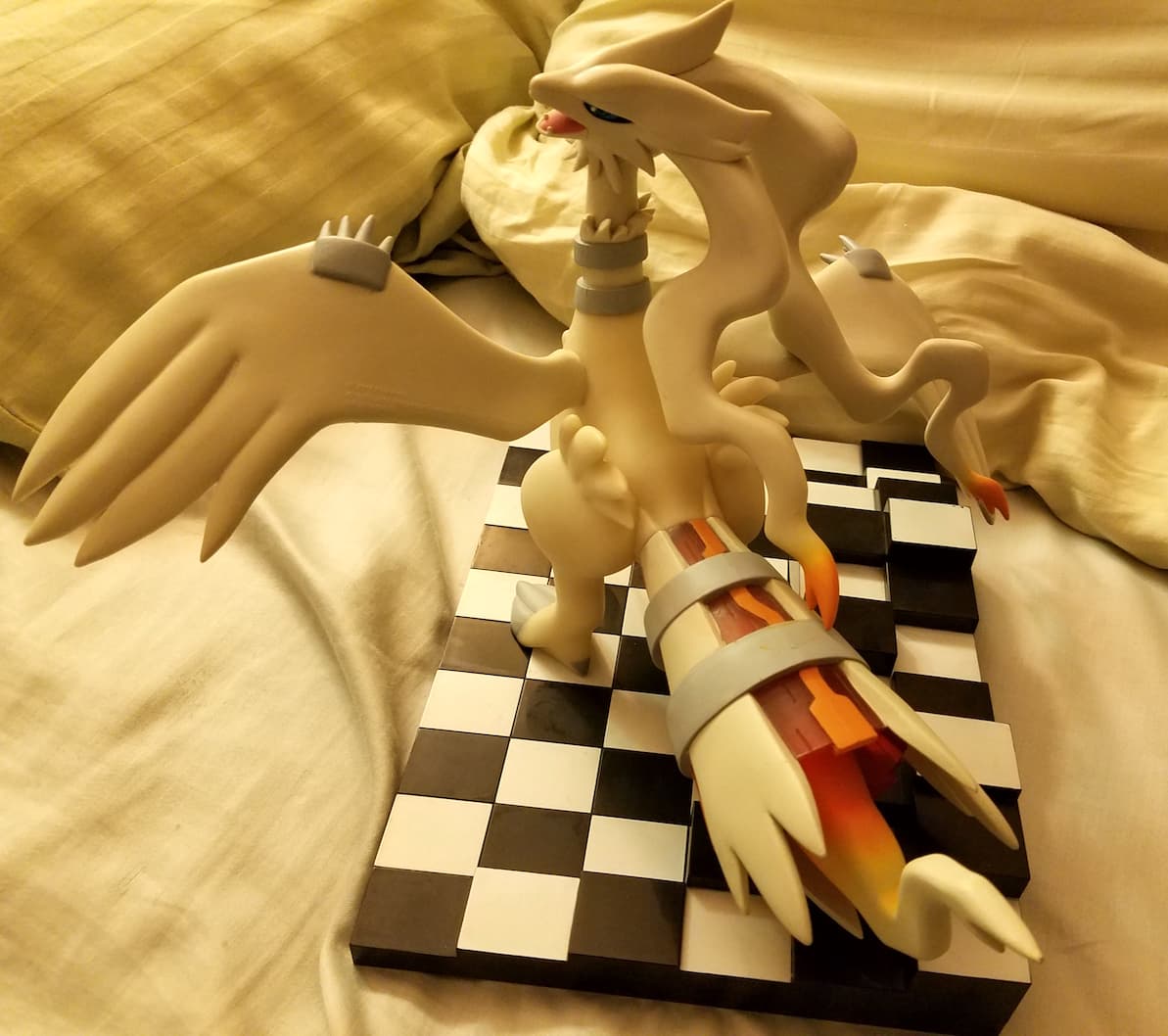 Reshiram Figure Prize realistic (~18cm, with stand)